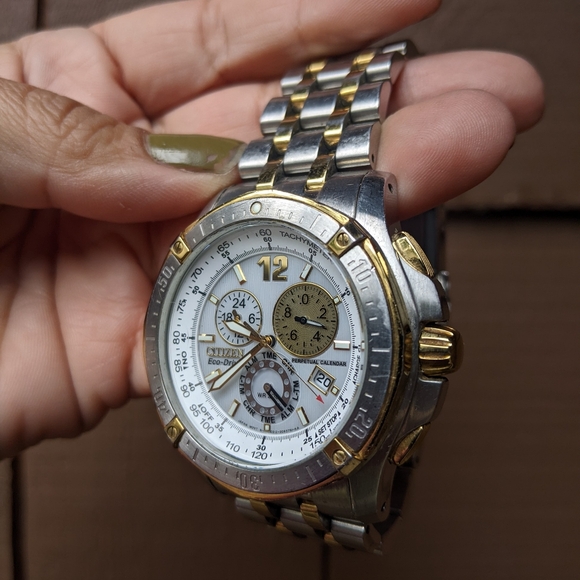 Citizen Eco Drive Analog silver gold tone men\'s wrist watch